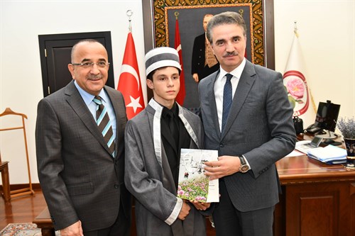 Vali Baruş Yılın Çırağı Emre Gülşen’i Kabul Etti